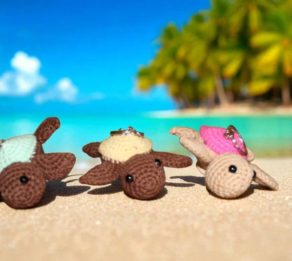 Crochet Turtle Keychain – handmade amigurumi