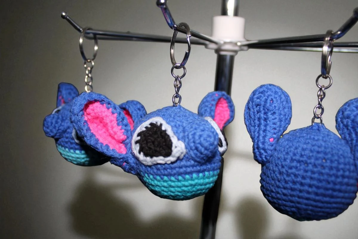 Breloczek Stitch – ręcznie robiony na szydełku, uroczy prezent dla fanów Disneya - obrazek 8