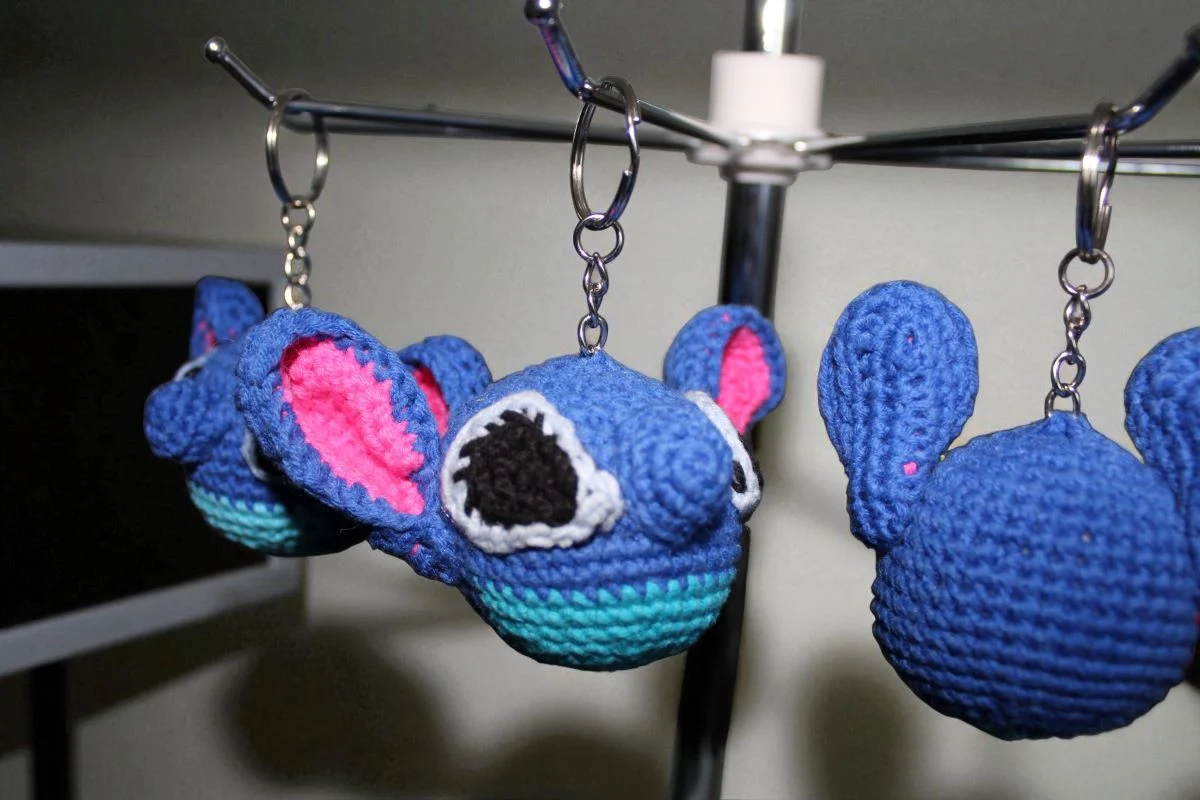 Breloczek Stitch – ręcznie robiony na szydełku, uroczy prezent dla fanów Disneya - obrazek 7