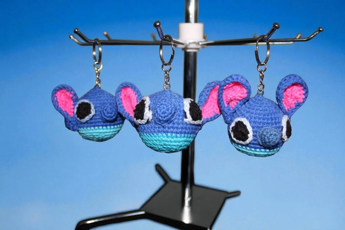 Breloczek Stitch – ręcznie robiony na szydełku, uroczy prezent dla fanów Disneya - obrazek 6