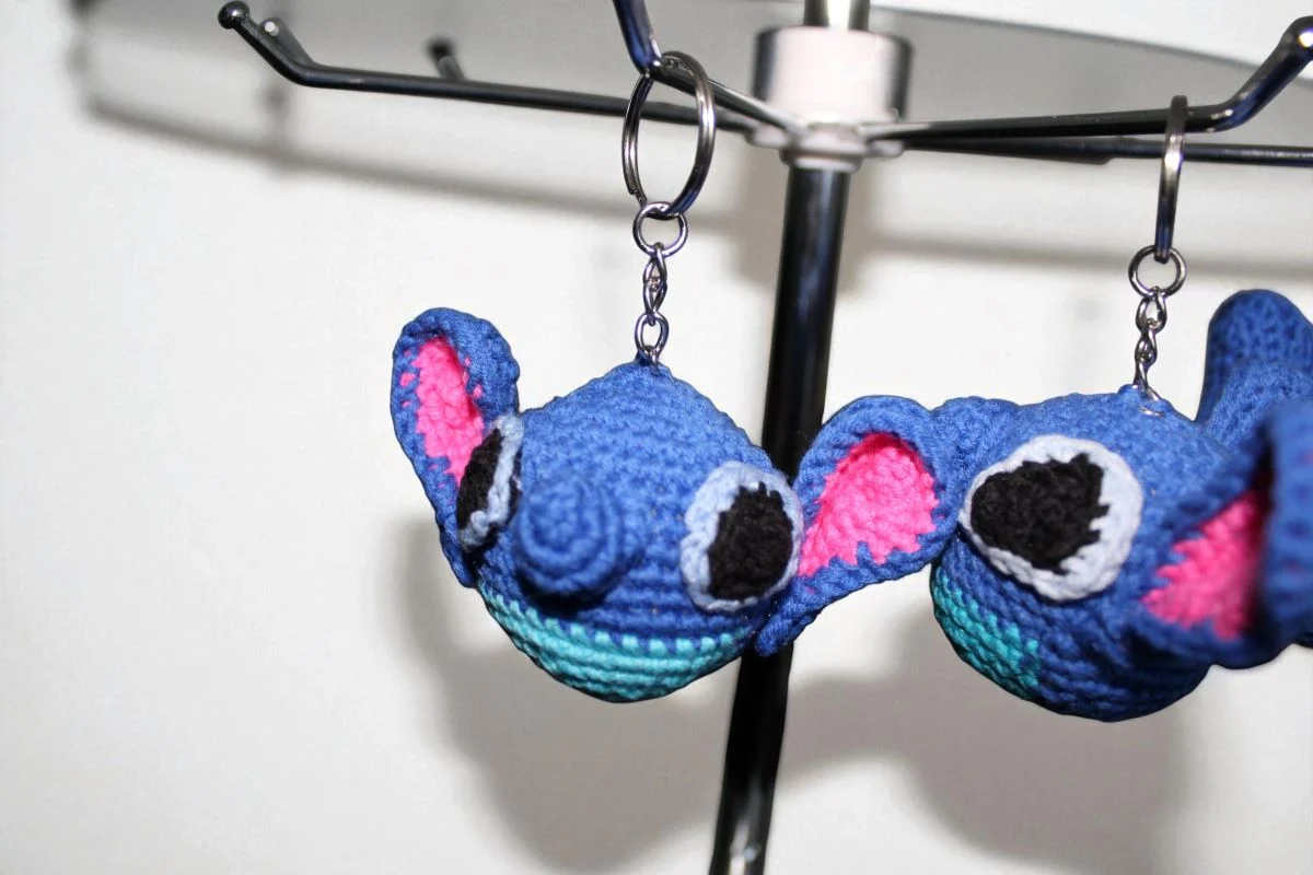Breloczek Stitch – ręcznie robiony na szydełku, uroczy prezent dla fanów Disneya - obrazek 2