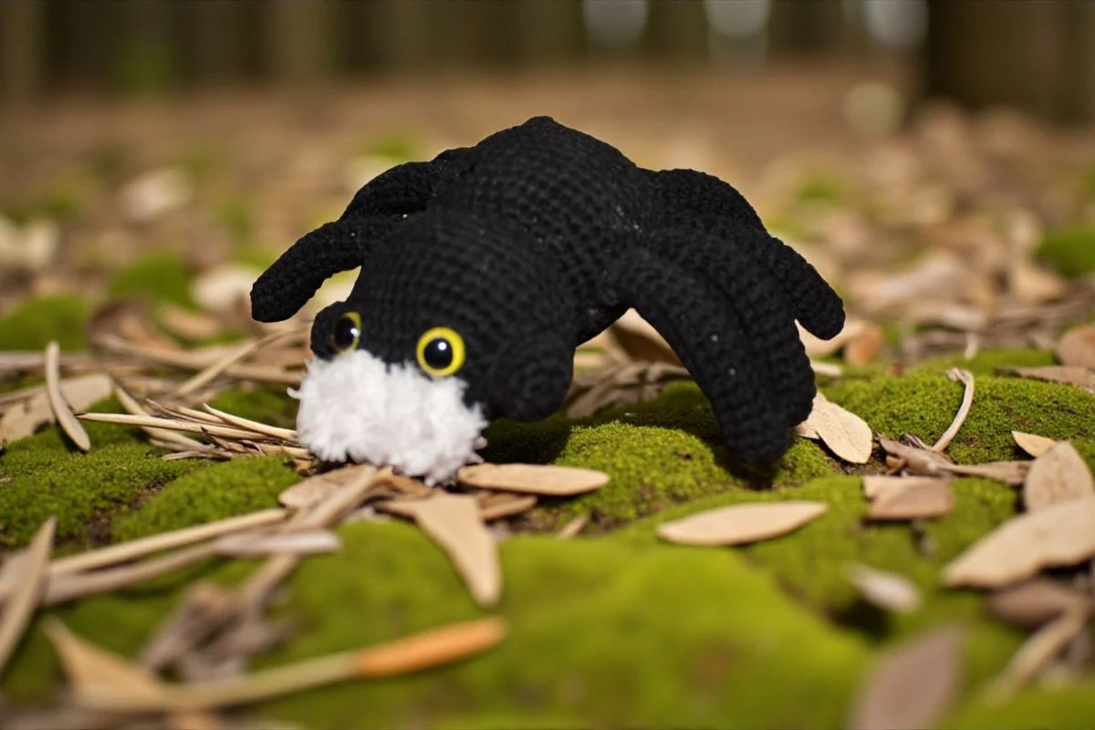 Mały pająk amigurumi – ręcznie robiony z włóczki YarnArt Jeans - obrazek 6