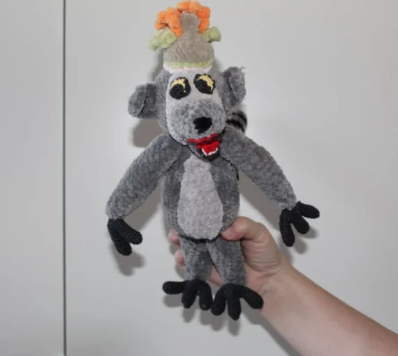 Król Julian – ręcznie robiona maskotka z Himalaya Dolphin Baby (ok. 30 cm)