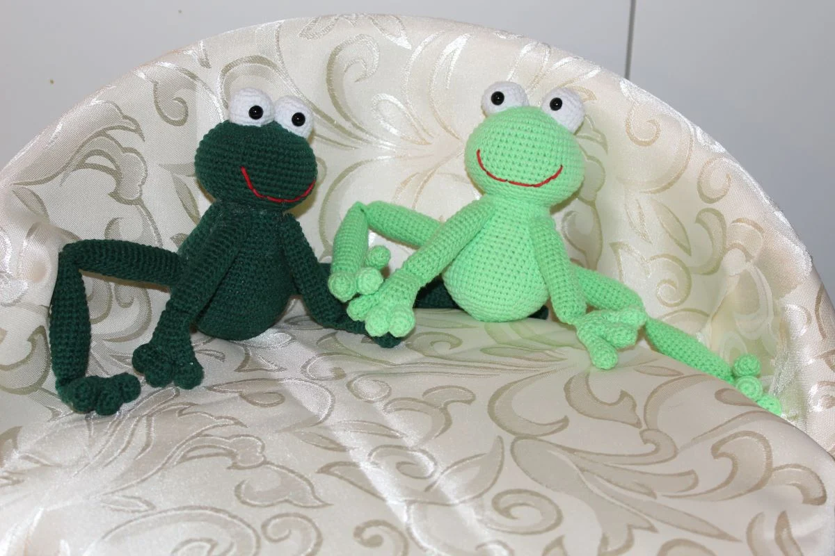 Crochet frog – a handmade mascot - Image 11