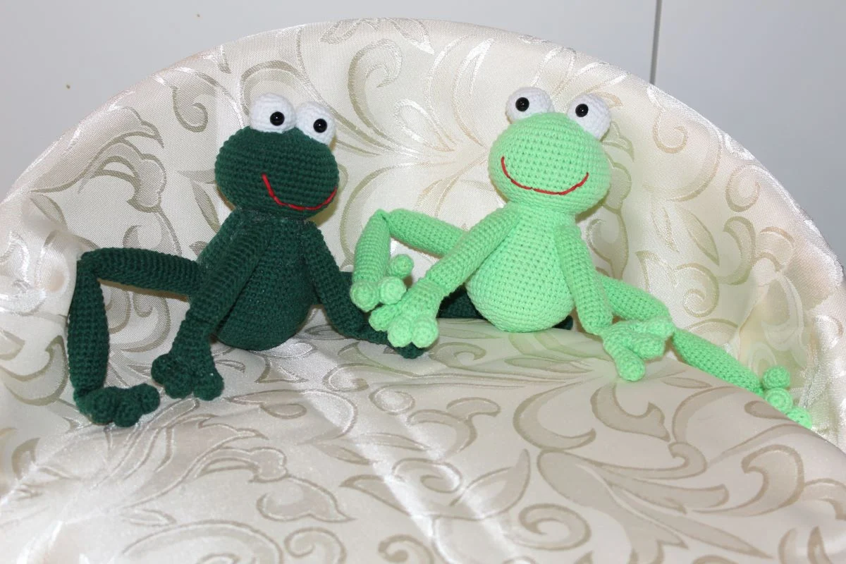 Crochet frog – a handmade mascot - Image 13