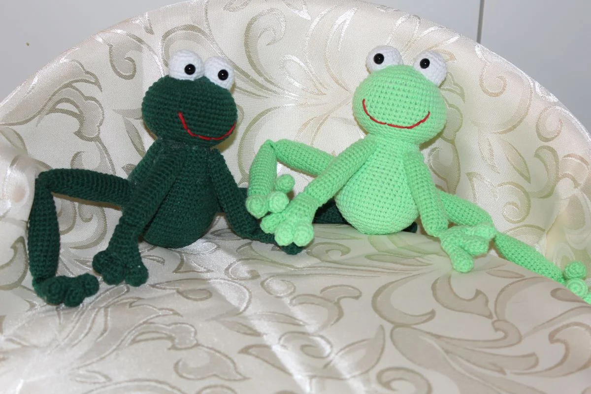 Crochet frog – a handmade mascot - Image 14