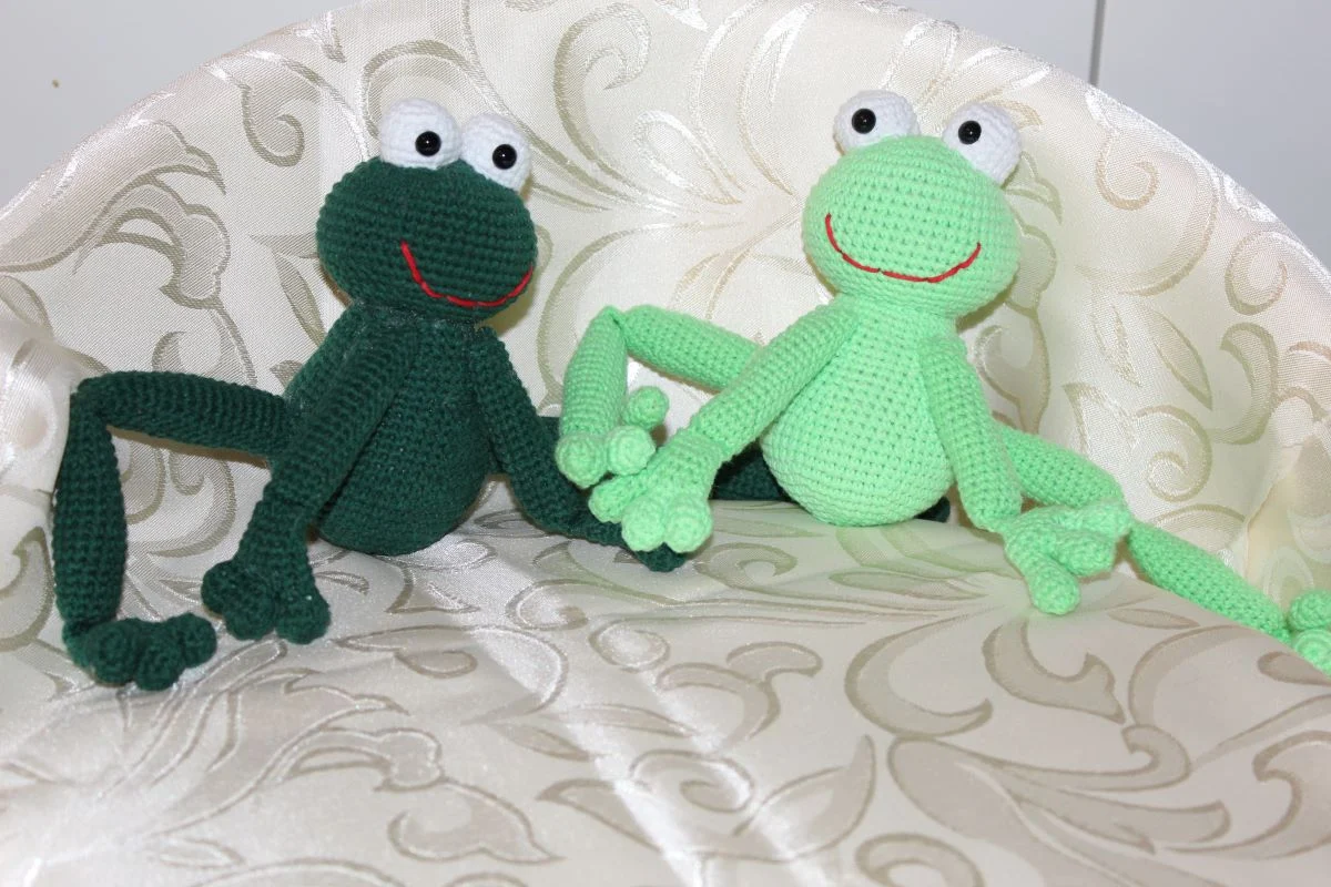 Crochet frog – a handmade mascot - Image 15
